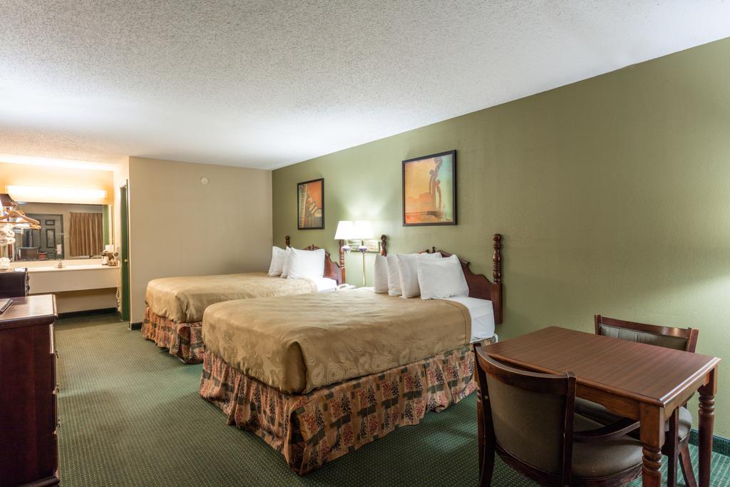 Angel Inn Near Imax, A Travelodge By Wyndham Branson Exterior foto