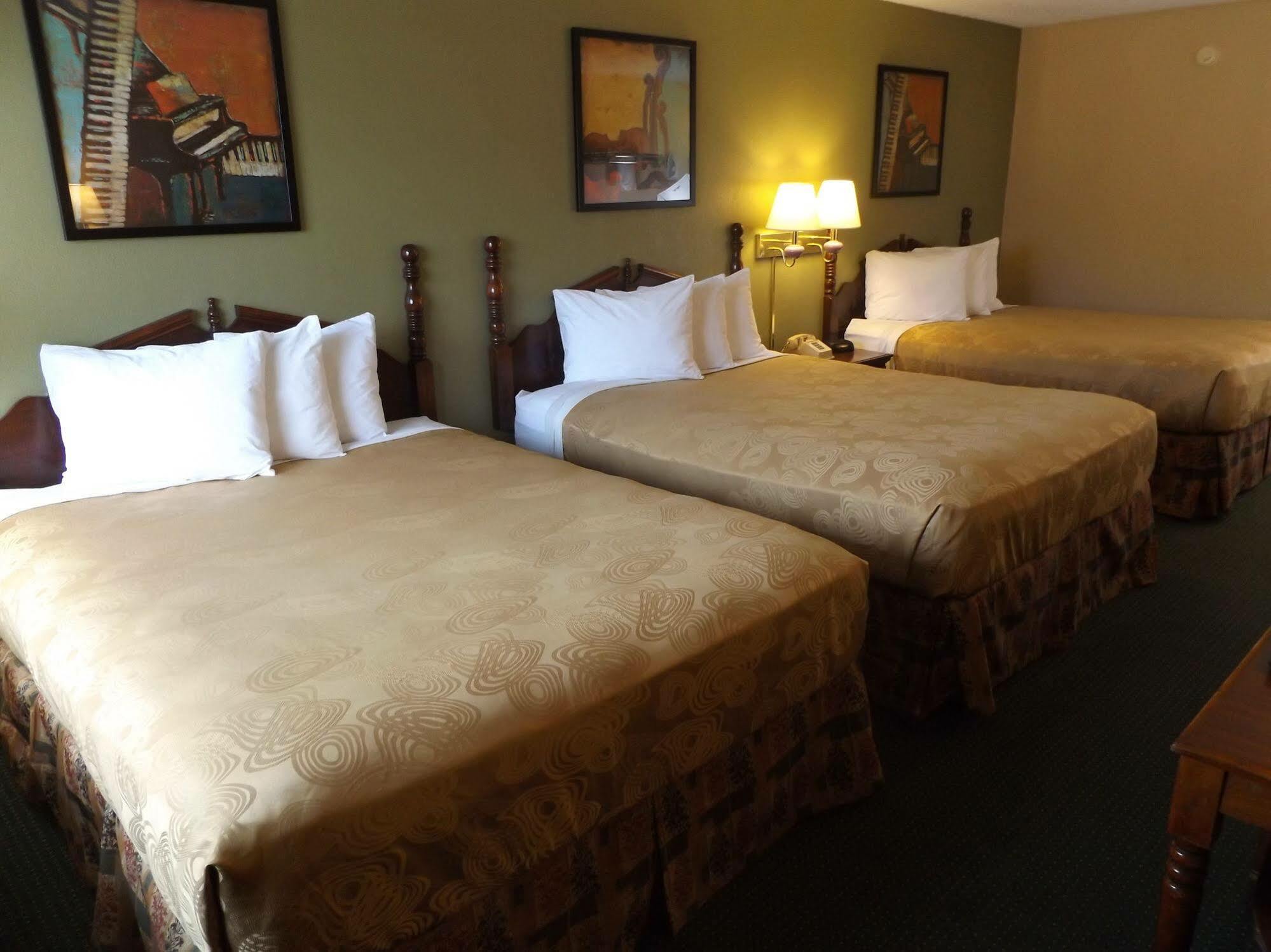 Angel Inn Near Imax, A Travelodge By Wyndham Branson Exterior foto