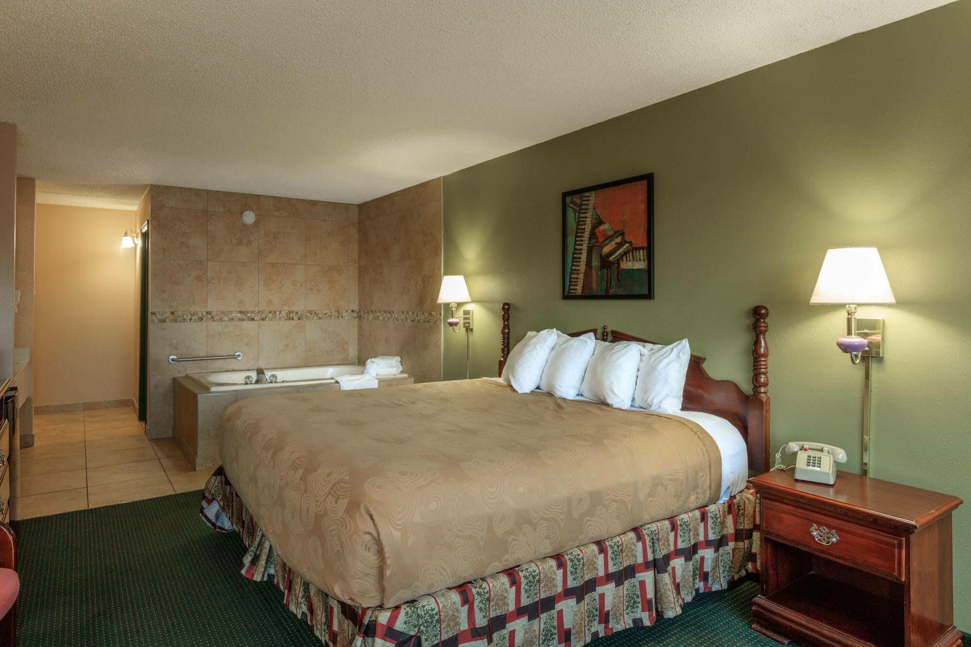 Angel Inn Near Imax, A Travelodge By Wyndham Branson Exterior foto
