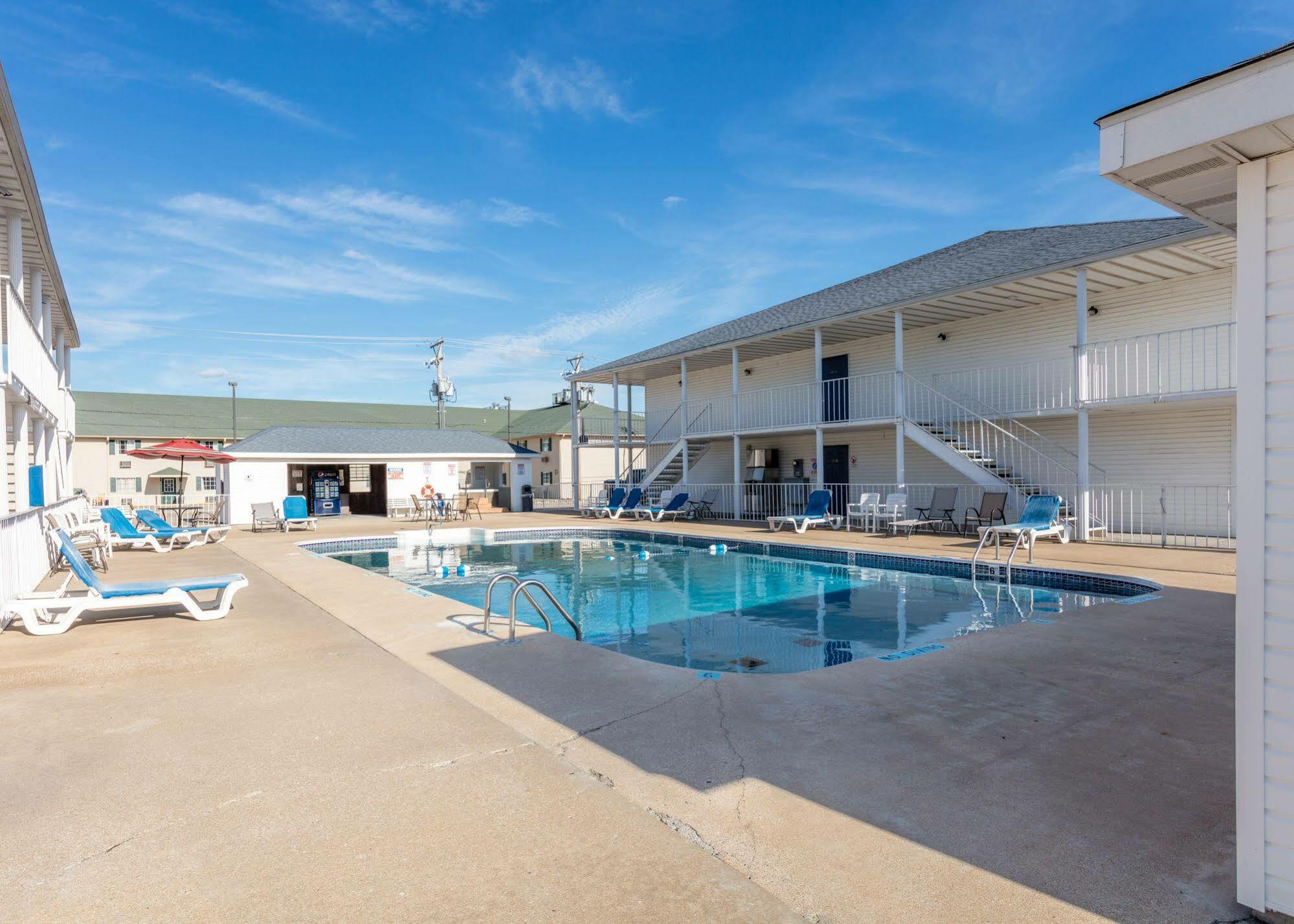 Angel Inn Near Imax, A Travelodge By Wyndham Branson Exterior foto