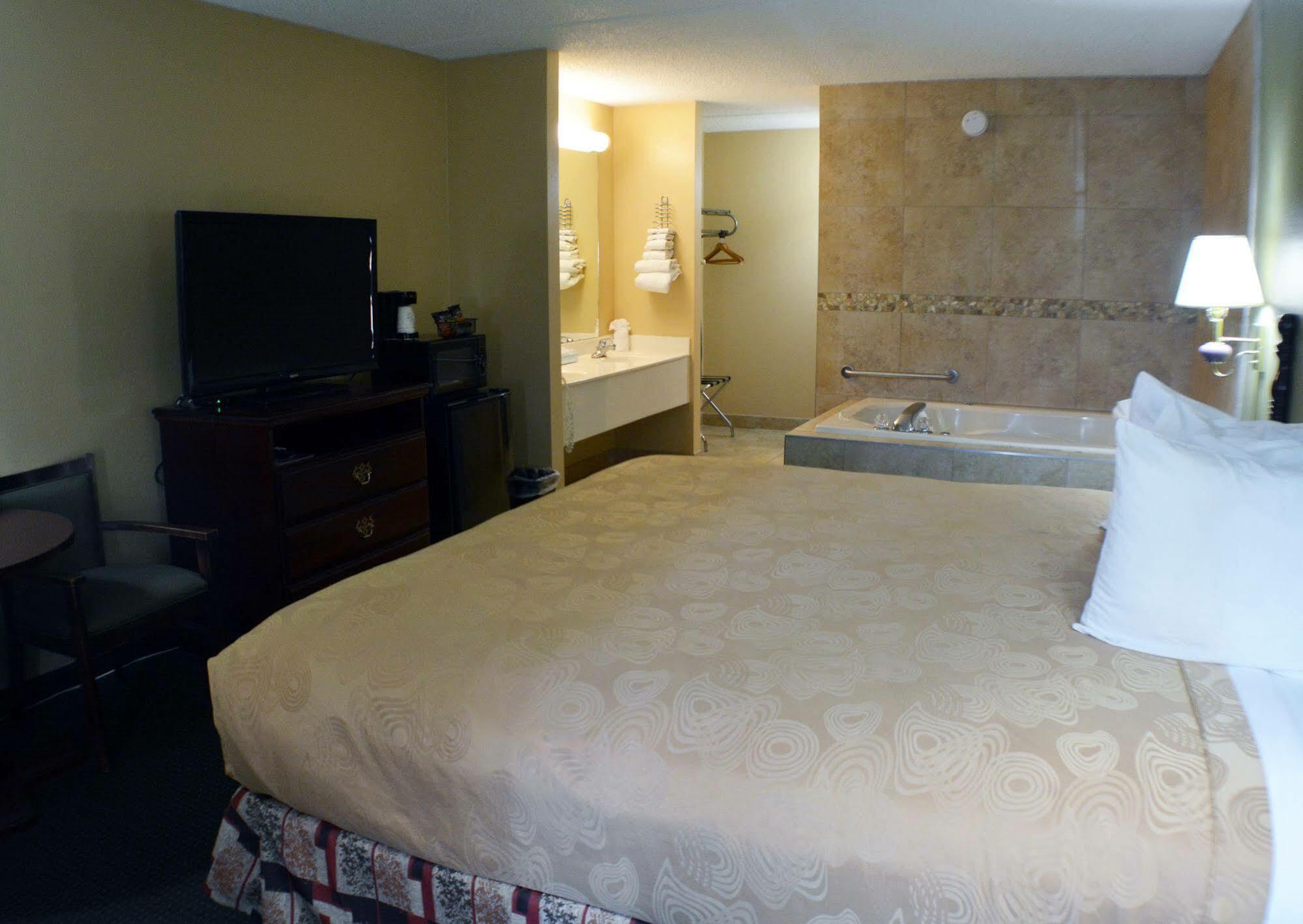 Angel Inn Near Imax, A Travelodge By Wyndham Branson Exterior foto